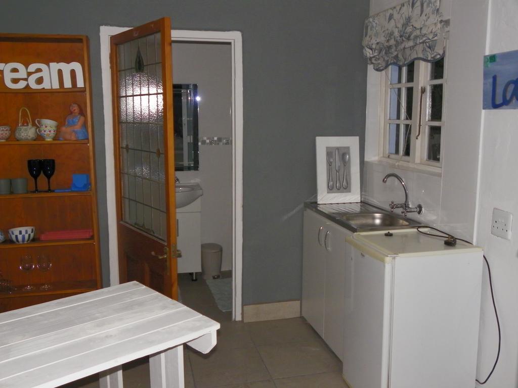 Blue'S Guest House - East London Bonza Bay Eksteriør bilde