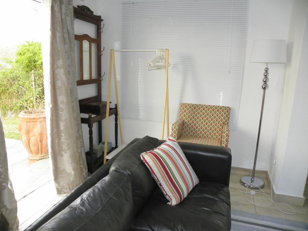 Blue'S Guest House - East London Bonza Bay Eksteriør bilde