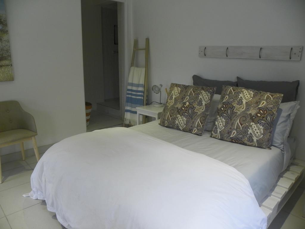 Blue'S Guest House - East London Bonza Bay Eksteriør bilde