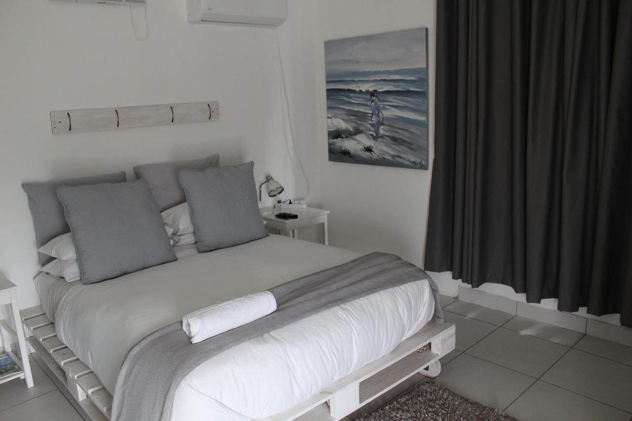 Blue'S Guest House - East London Bonza Bay Eksteriør bilde