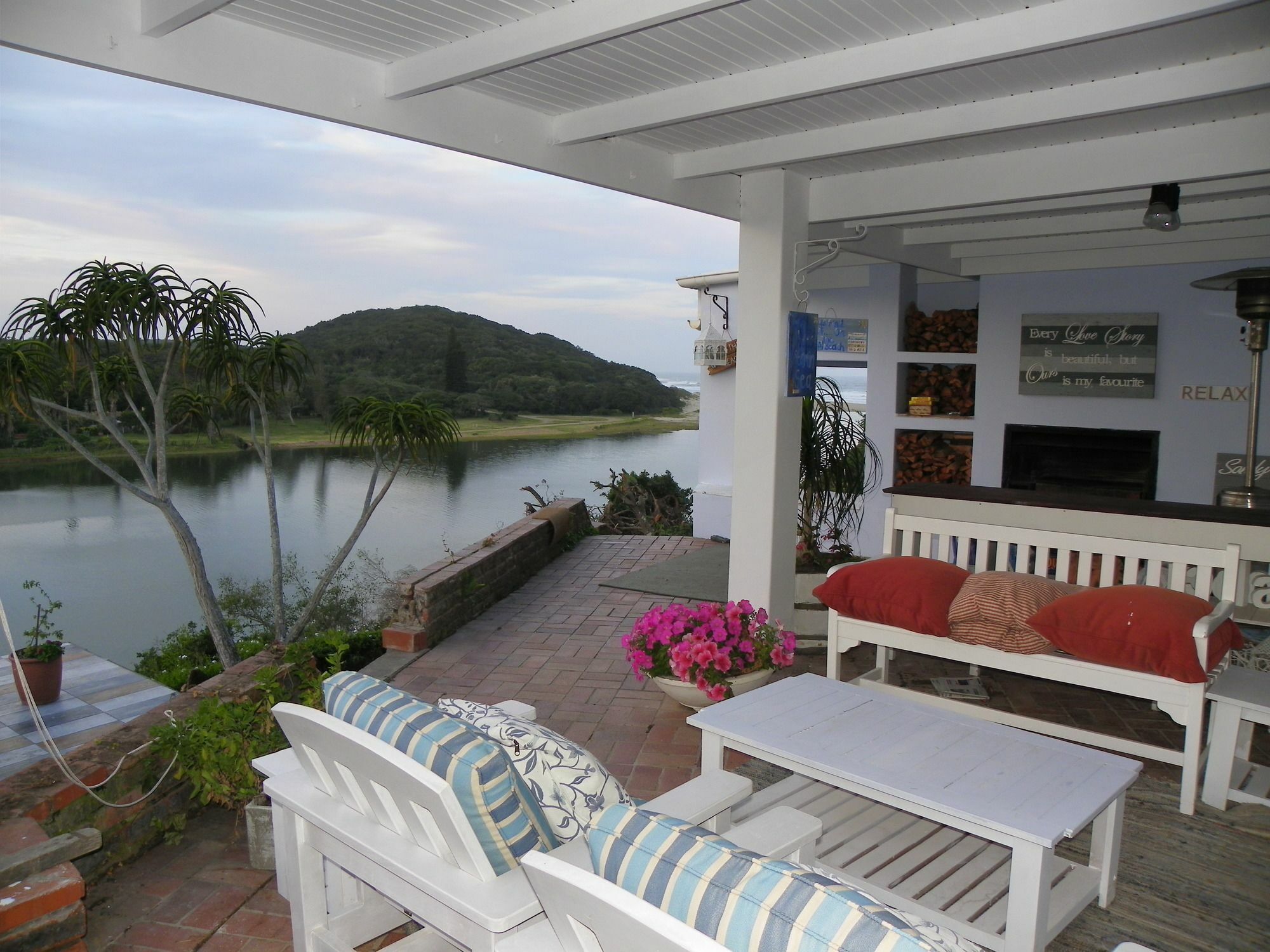 Blue'S Guest House - East London Bonza Bay Eksteriør bilde